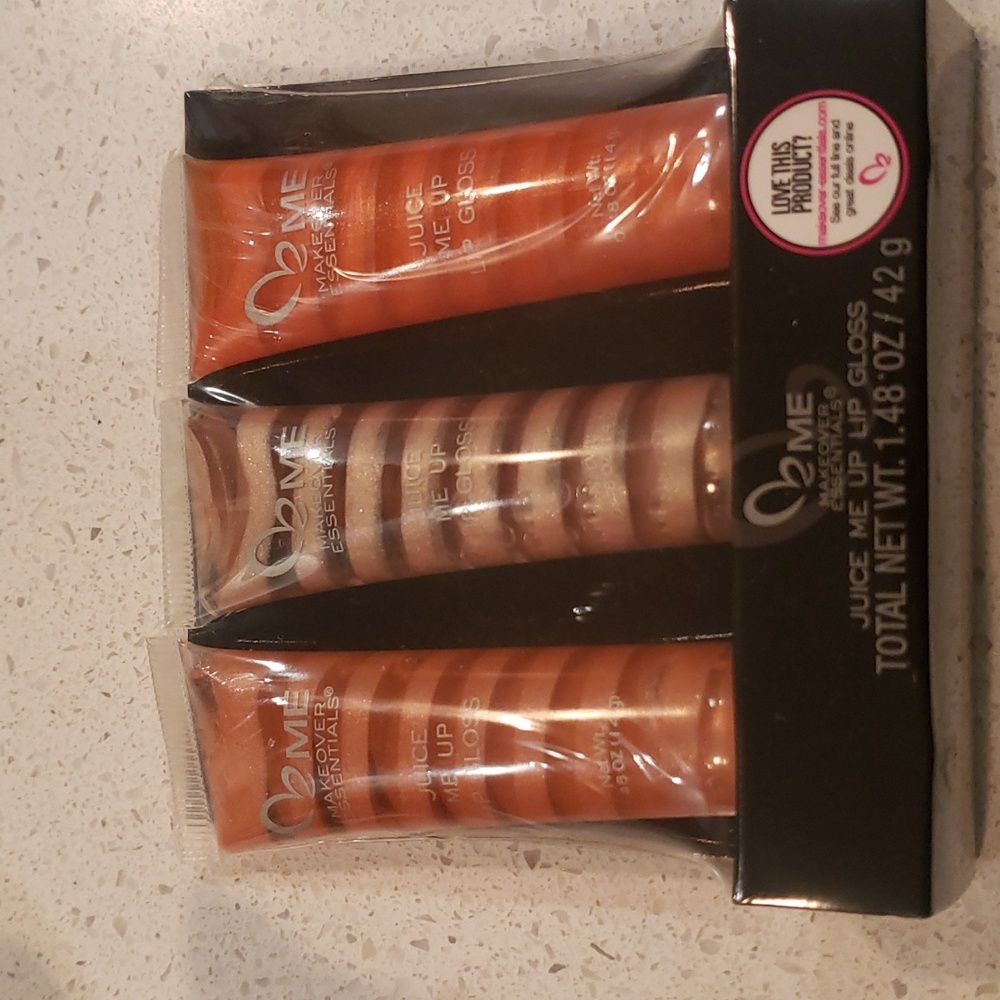 Me make over essentials 3 lip glass in package